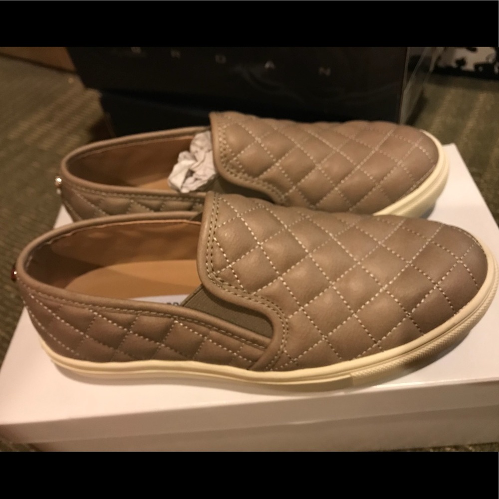 Steve Madden slip on sneakers tan woman’s size 5.5